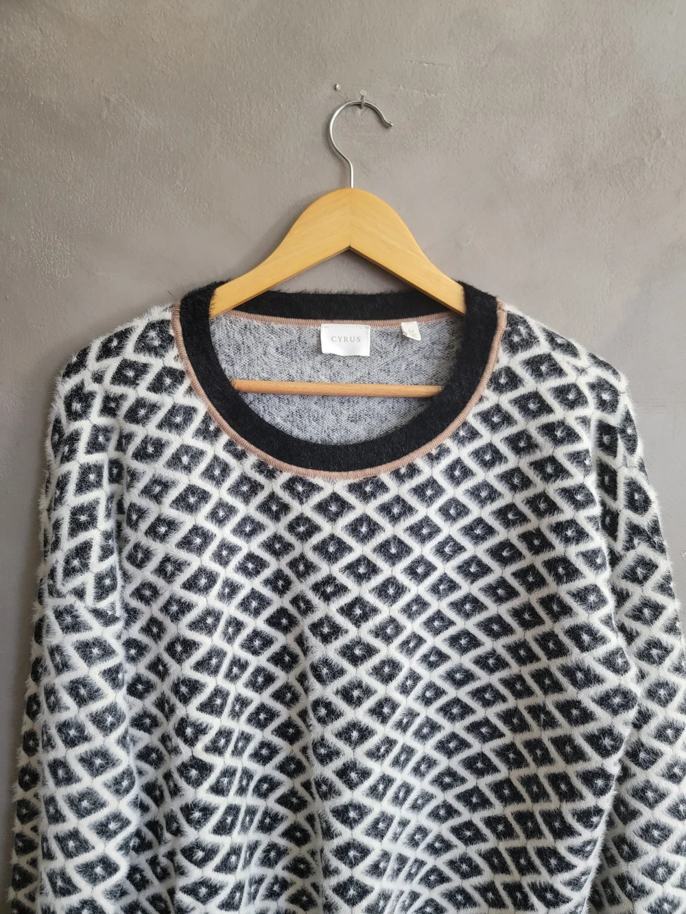 Cyrus Black and White Geometric Crewneck Sweater Medium